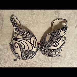 Cacique print underwire bra. NWT.